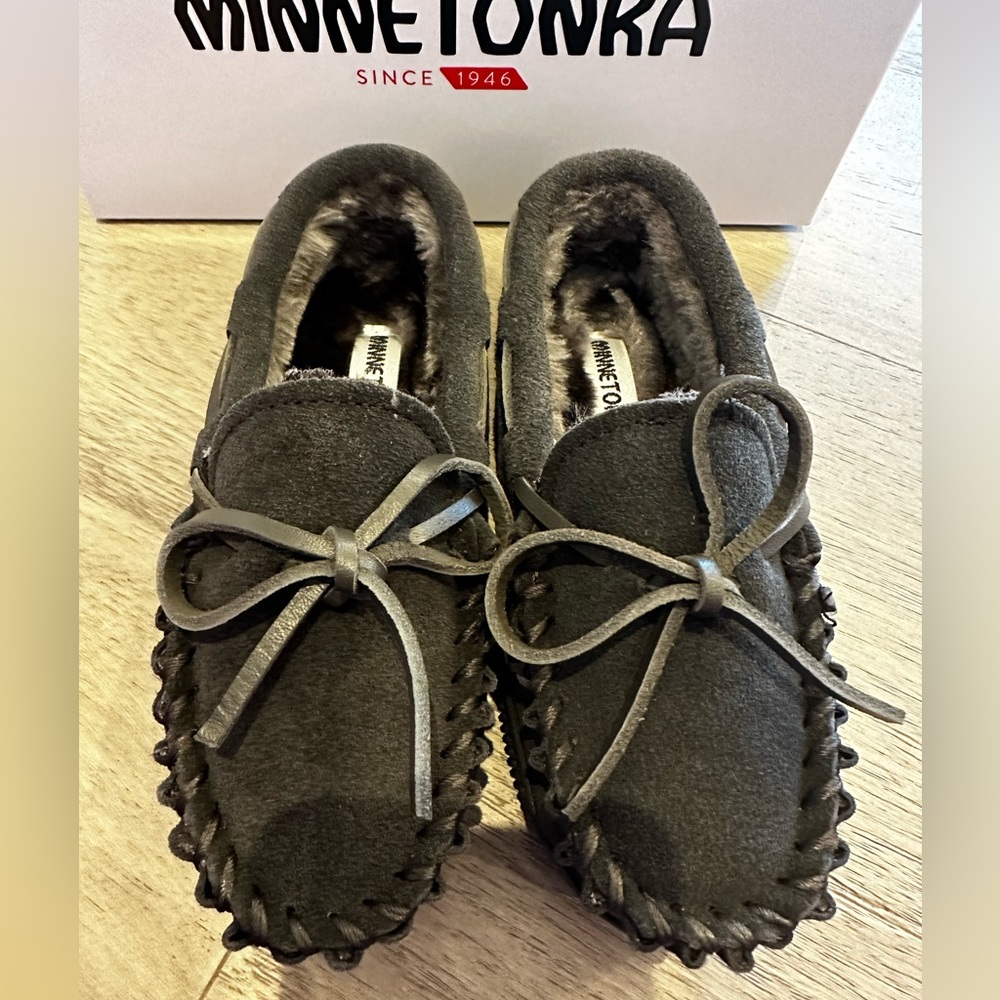Minnetonka Toddler Slipper Size 12